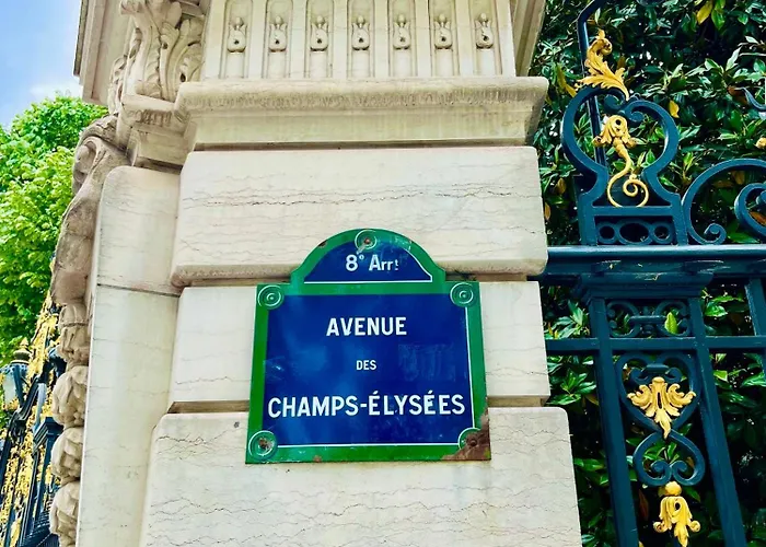 Pres Des Champs-elysees