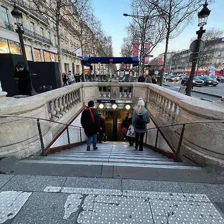 Pres Des Champs-elysees Parijs