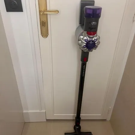 Pres Des Champs-elysees *