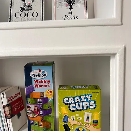 Pres Des Champs-elysees Daire Paris