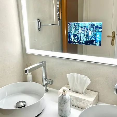 Pres Des Champs-elysees