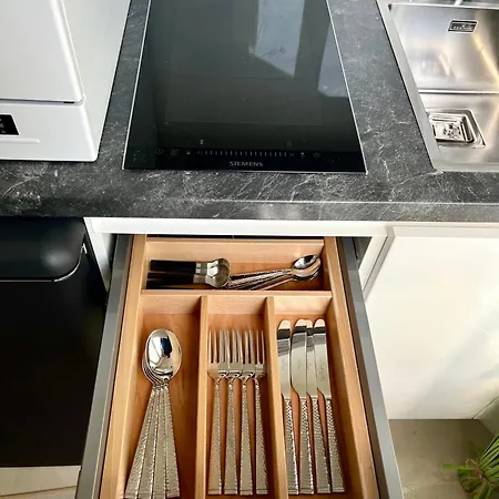 Pres Des Champs-elysees Paris