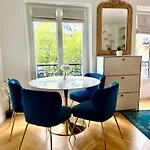 Près Des Champs-élysées Paris