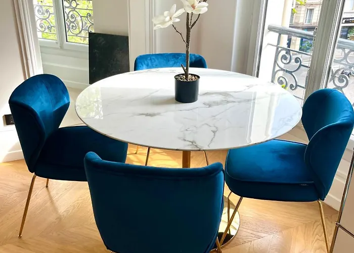 Près Des Champs-élysées