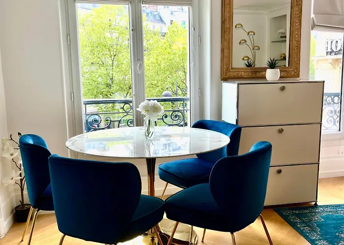 Près Des Champs-élysées París